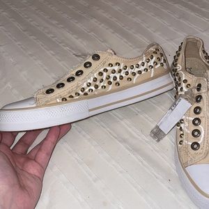 Ed hardy | NEW beige riveted sneakers | size 7